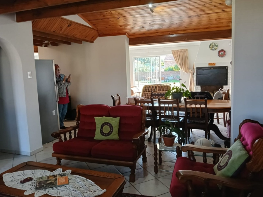 3 Bedroom Property for Sale in Wavecrest Eastern Cape